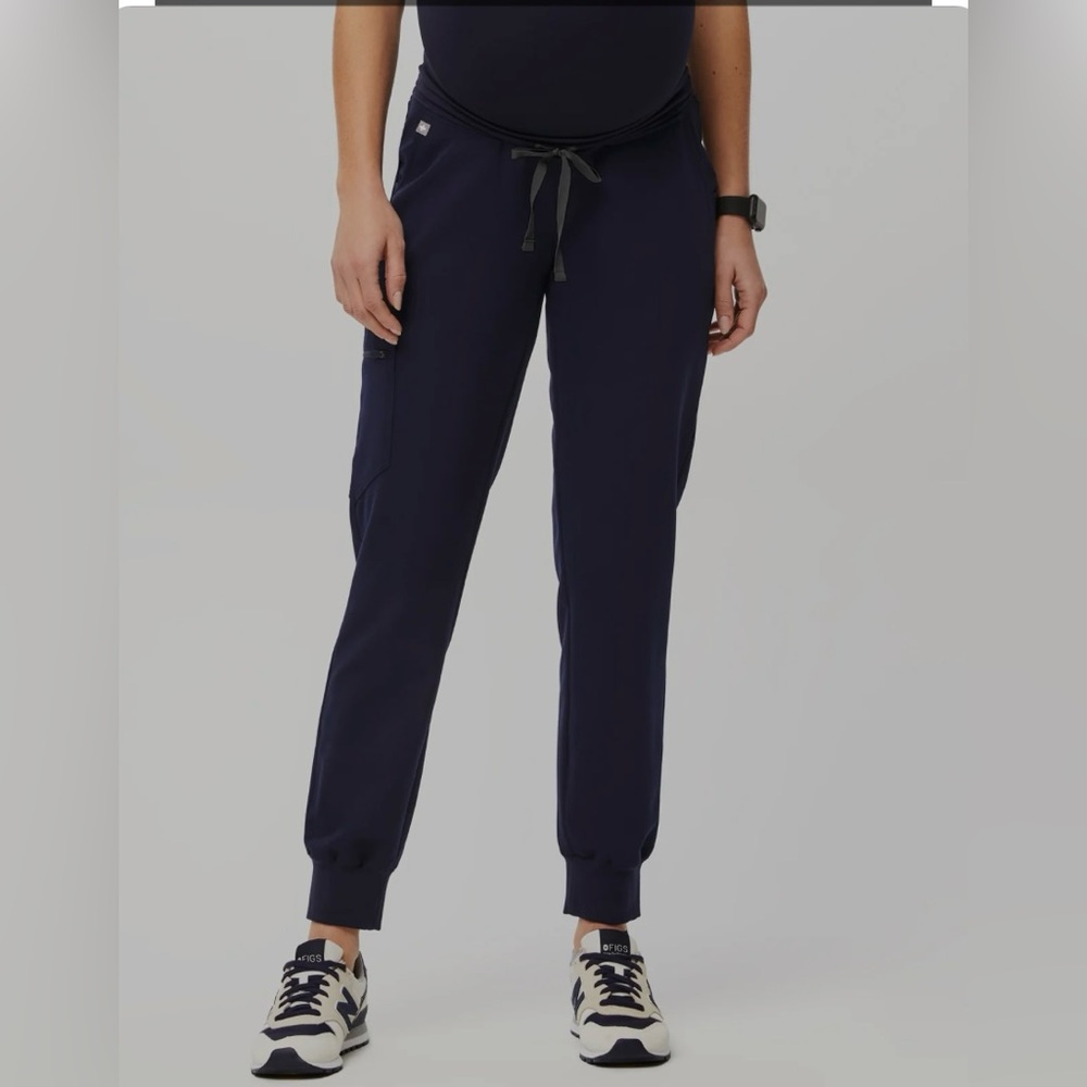 Maternity scrubs no stains or issues